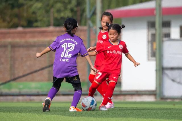 直播吧在现场：法摩之战赛场邂逅摩洛哥美女球迷